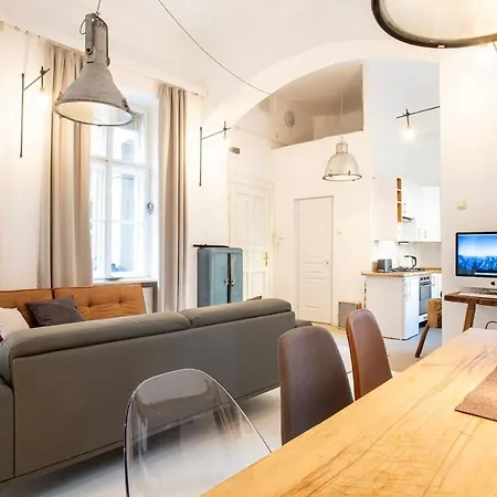 Danube Riverside Designer In Center Apartment
